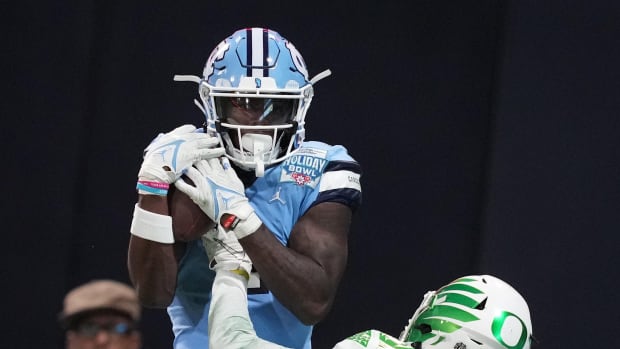 North Carolina Tar Heels wide receiver Andre Greene Jr. (1) catches a 6-yard touchdown pass against Oregon Ducks defensive back Dontae Manning (8) during the first half of the 2022 Holiday Bowl at Petco Park.